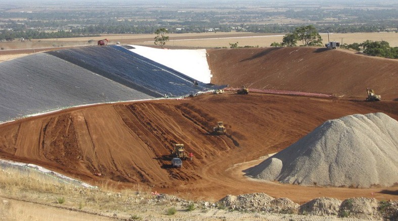 Bentonite landfill